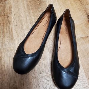 NEW Vionic black flats- size 7.5